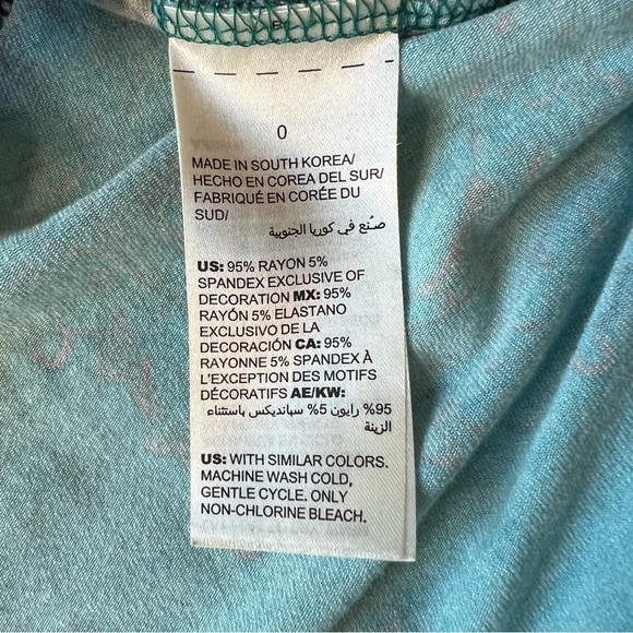 2/$30 Chico's 3/4 Sleeve Paisley Top blouse Asymmetrical Teal Blue SZ 0 = XS 4 - Picture 9 of 13